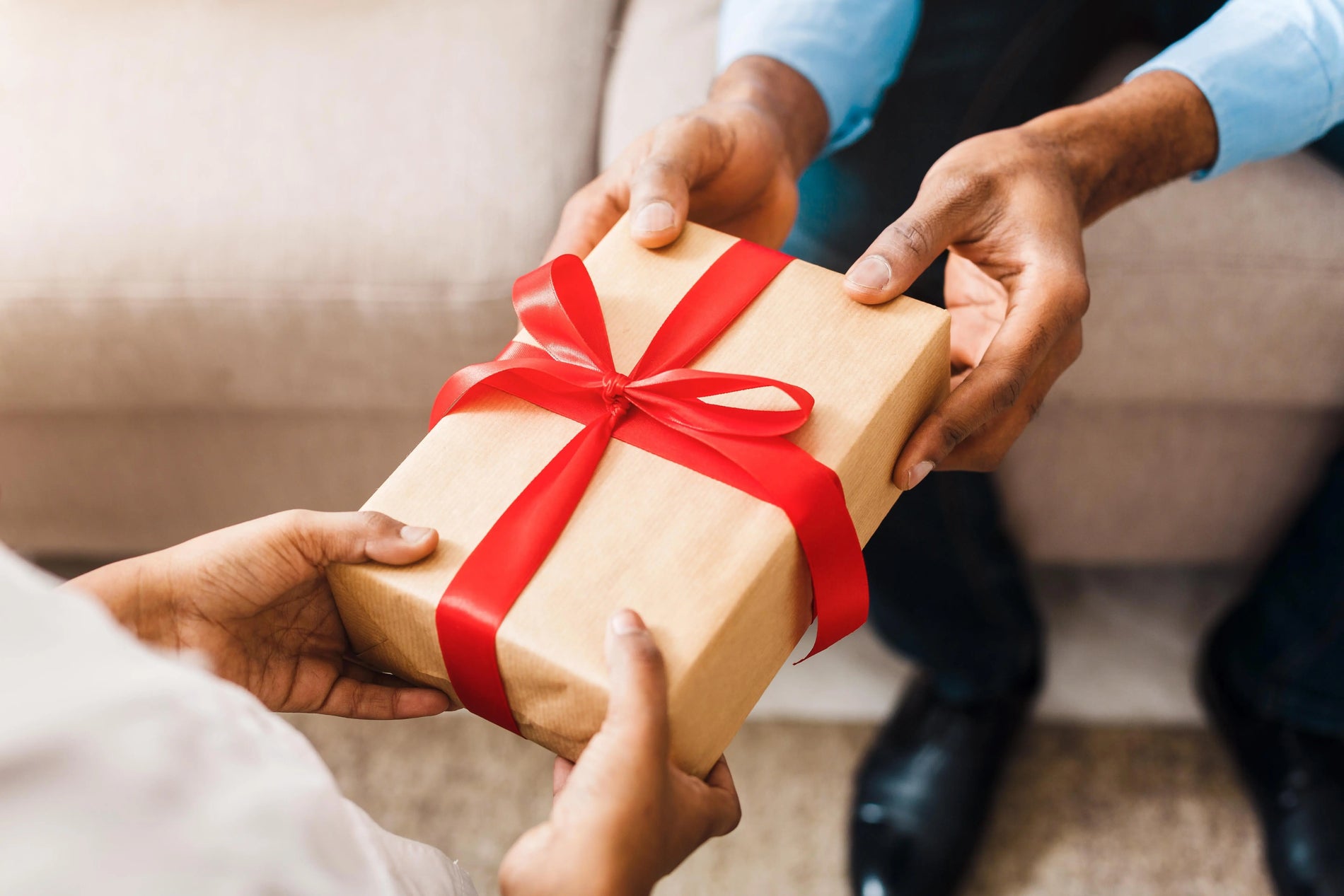 Beyond the Boardroom: Creative Corporate Gift Hampers for Team Recognition