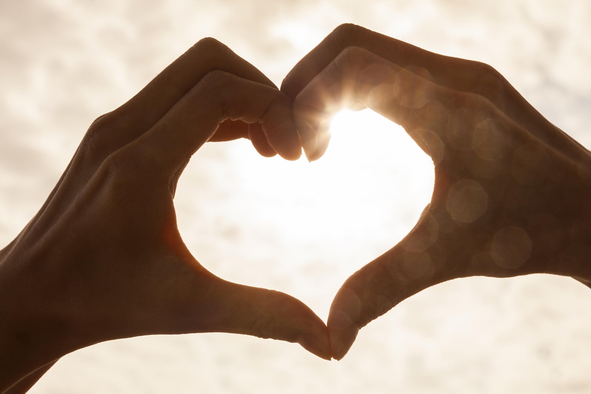 Romantic Anniversary Gift Ideas: Luxury Hampers for Couples