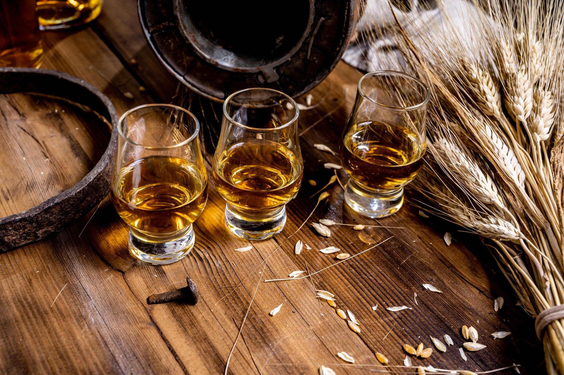 Guide To Pairing Gourmet Food In Whisky Hampers