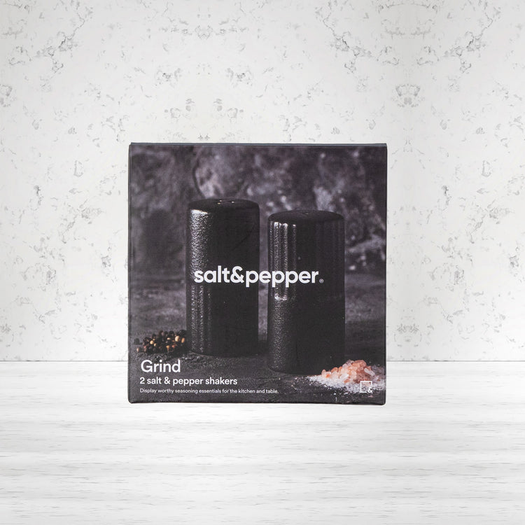 Elegant salt and pepper shakers with grinding feature for freshly ground spices at each meal. Enhance flavour effortlessly!