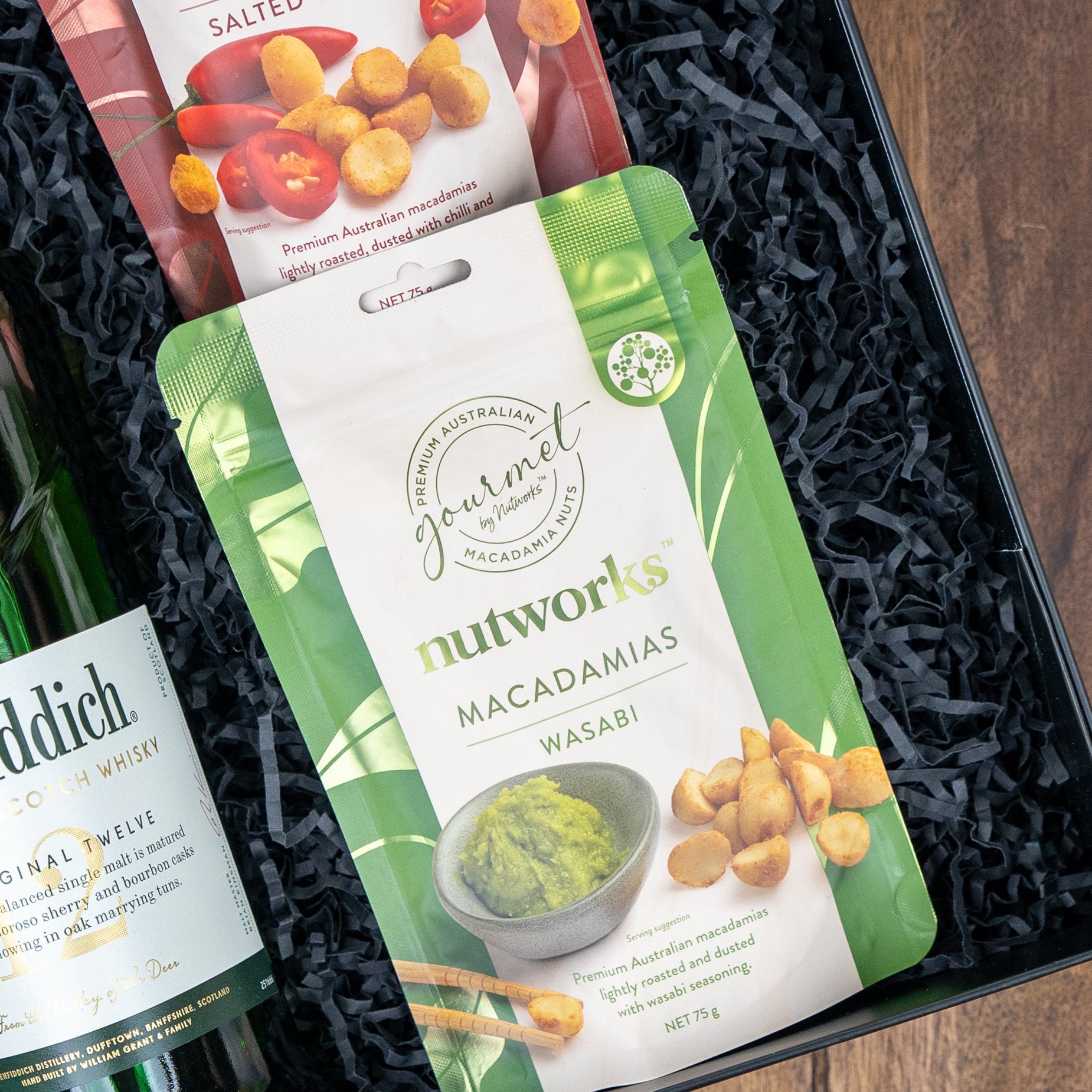 Nutworks Wasabi Macadamias 75g - Crunchy macadamia nuts coated in spicy wasabi flavour, perfect for snacking or gifting.
