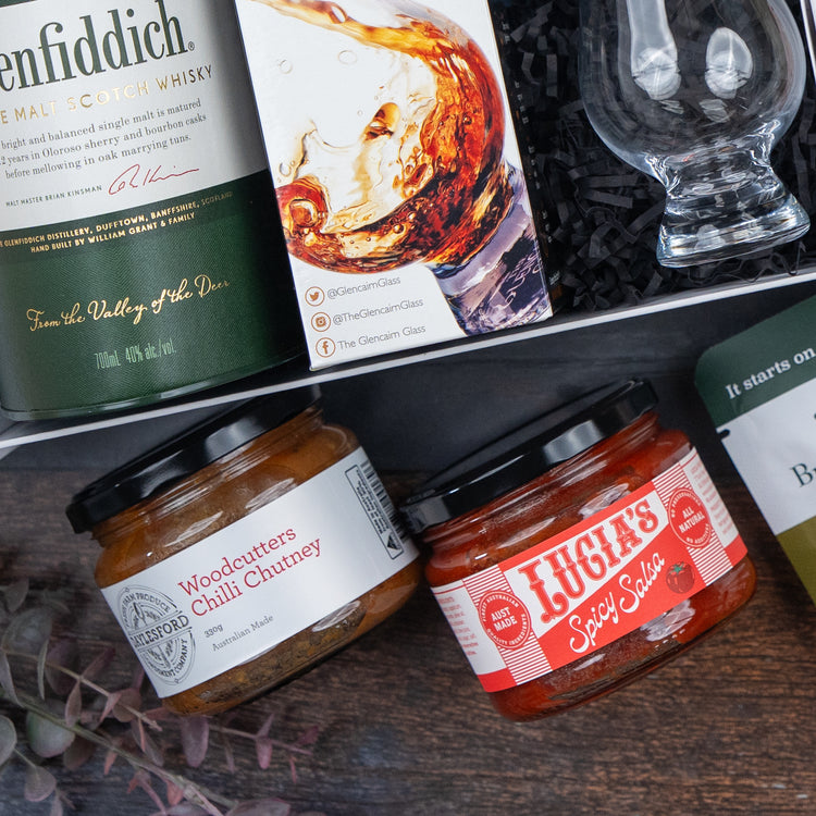 Daylesford Condiment Company Woodcutters Chilli Chutney 330g jar, spicy and flavourful chutney perfect for enhancing your favourite dishes.